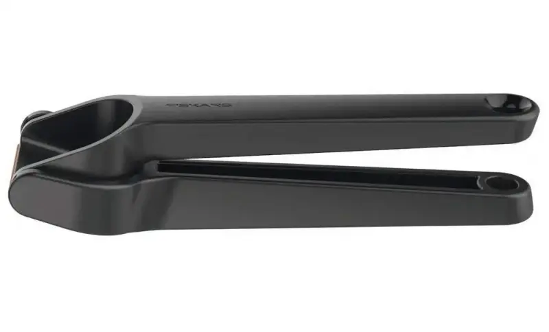 Praska do czosnku Fiskars Functional Form 1028361 czarna 24 cm