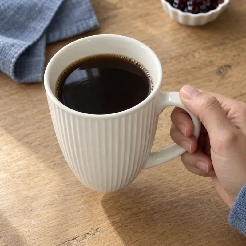 Kubek porcelanowy prążkowany 330 ml biały z uchem